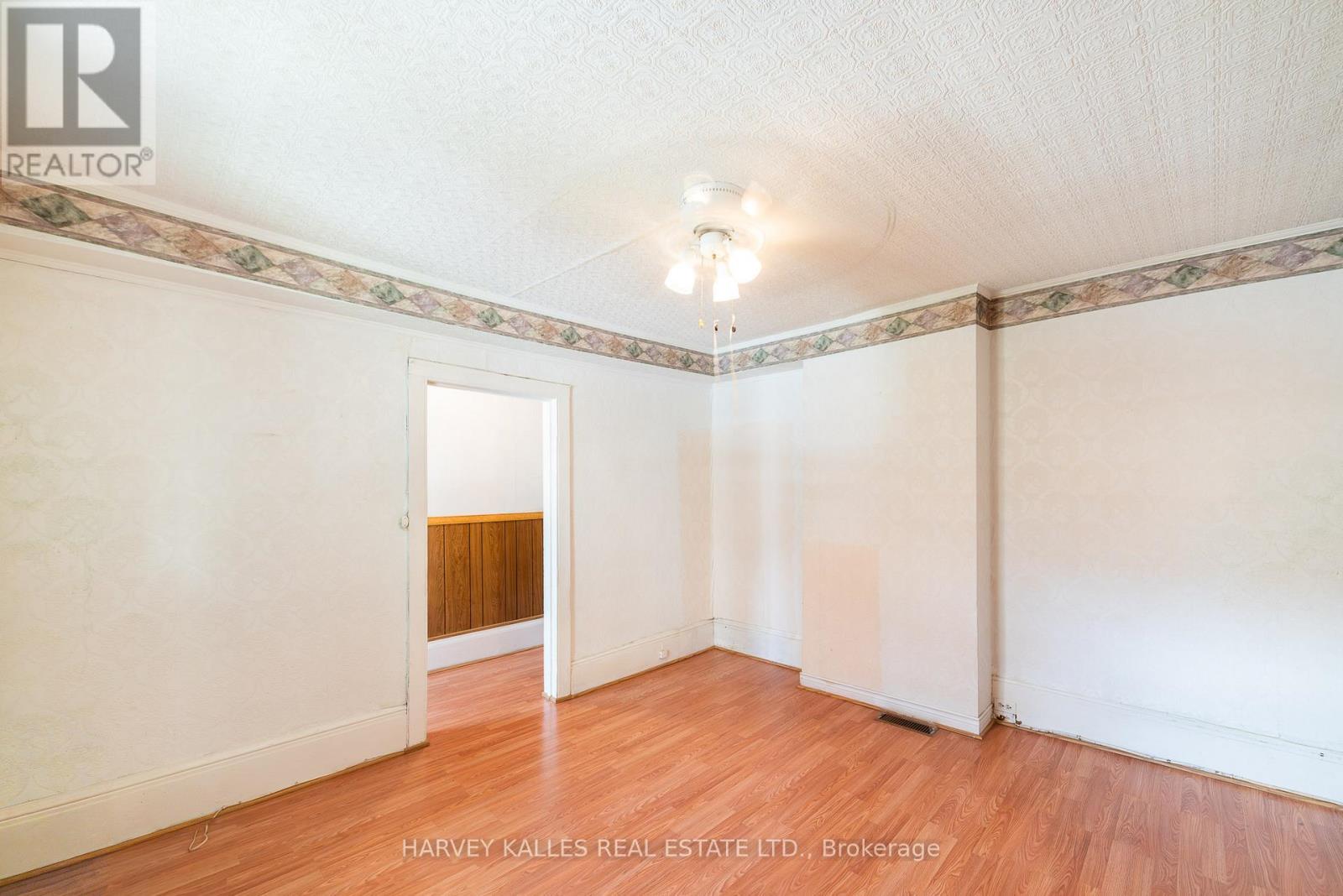 6 Crocker Avenue, Toronto, Ontario M6J 1K5 - Photo 5 - C13525734