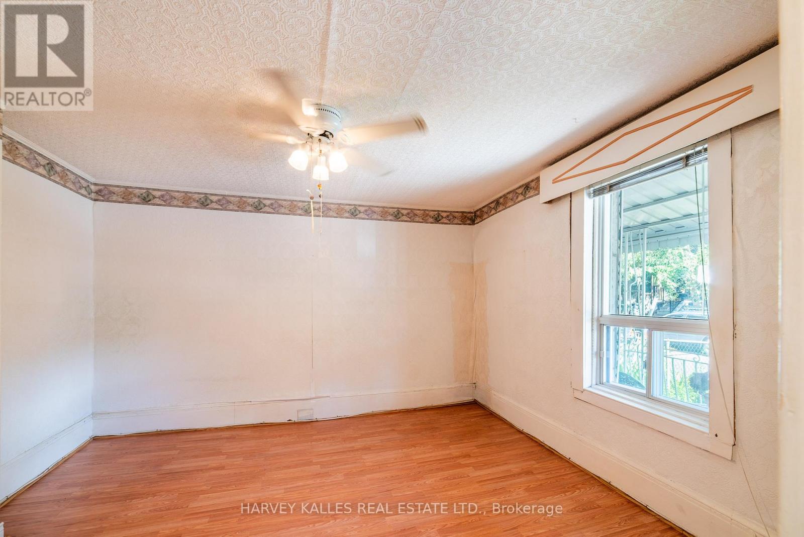 6 Crocker Avenue, Toronto, Ontario M6J 1K5 - Photo 6 - C13525734