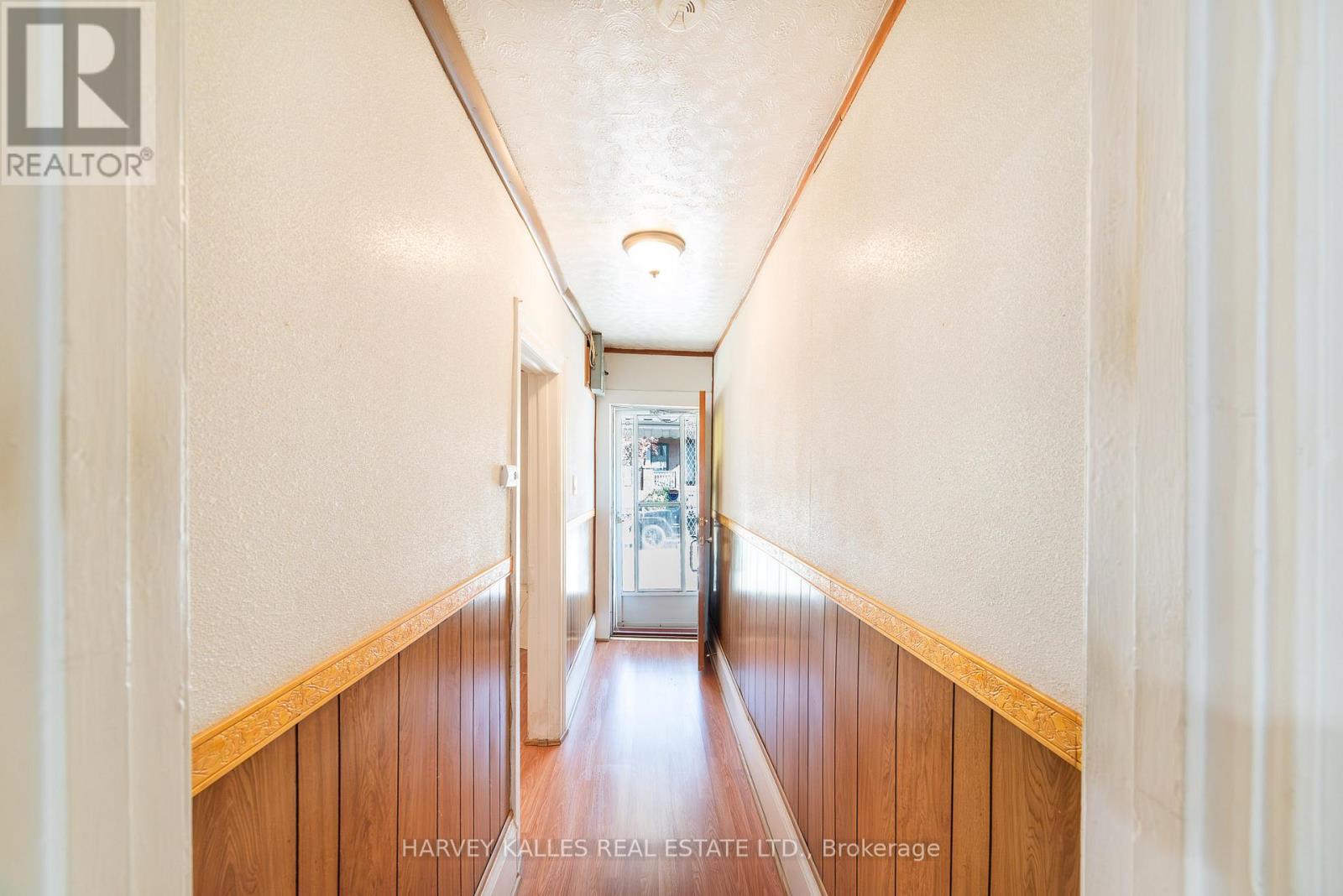 6 Crocker Avenue, Toronto, Ontario M6J 1K5 - Photo 7 - C13525734