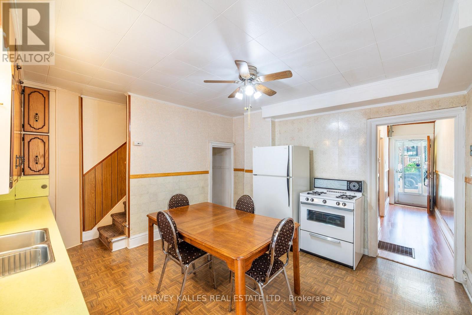 6 Crocker Avenue, Toronto, Ontario M6J 1K5 - Photo 9 - C13525734