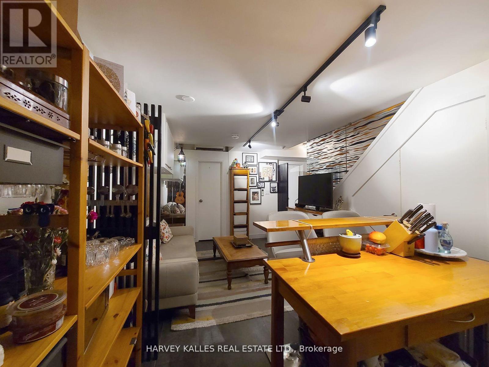 B1 - 214 Bathurst Street, Toronto, Ontario M5T 2R9 - Photo 10 - C13526526