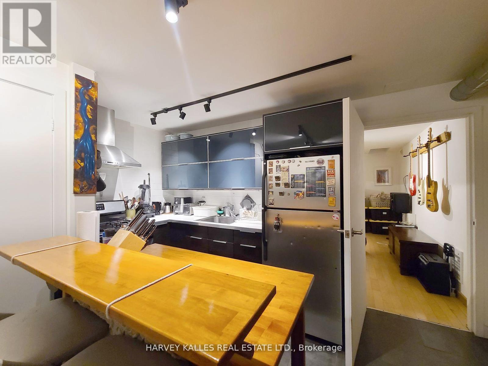 B1 - 214 Bathurst Street, Toronto, Ontario M5T 2R9 - Photo 11 - C13526526