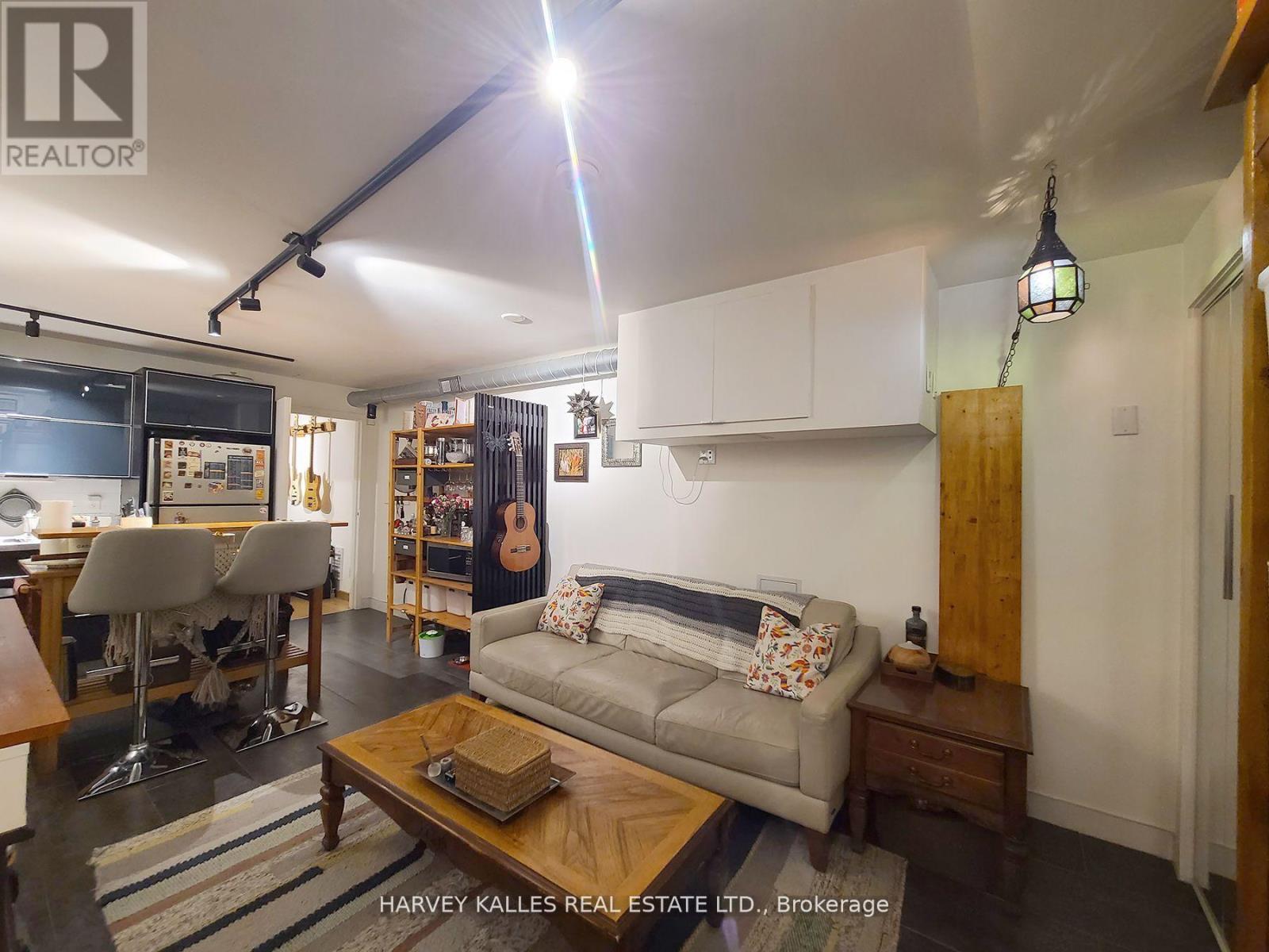 B1 - 214 Bathurst Street, Toronto, Ontario M5T 2R9 - Photo 8 - C13526526