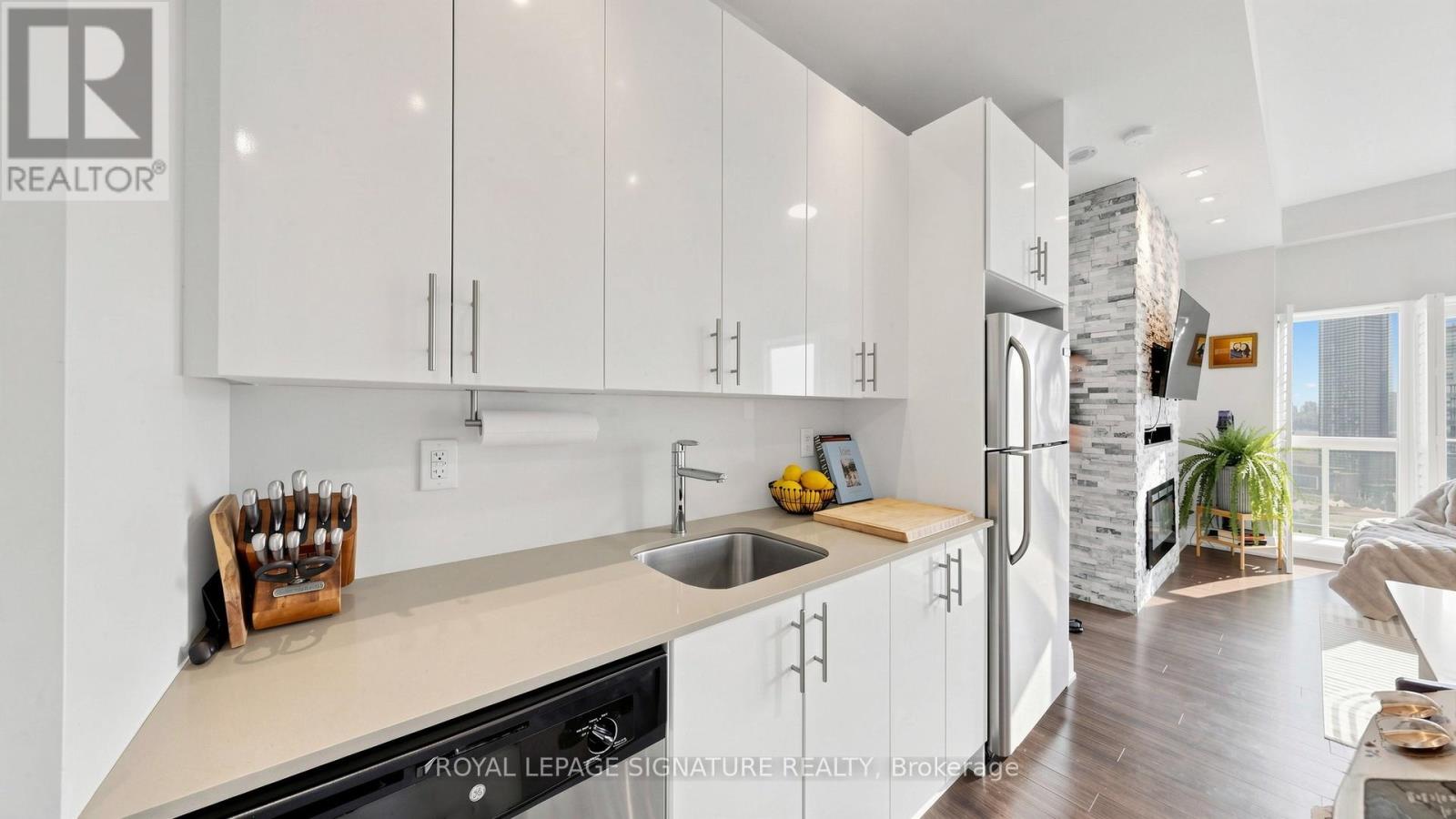 2524 - 165 Legion Road, Toronto, Ontario M8Y 0B3 - Photo 14 - W13527196
