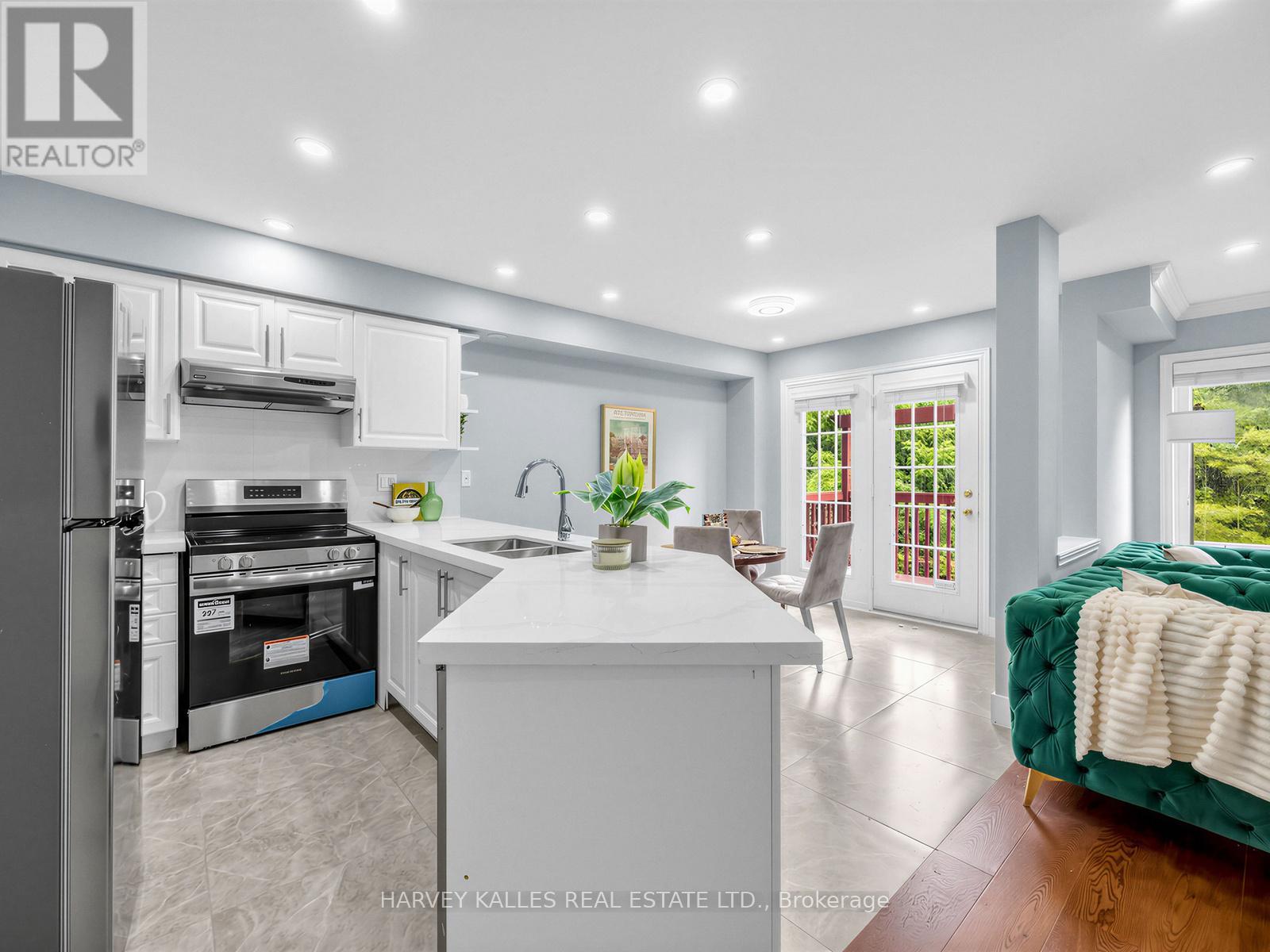 2120 Erin Gate Boulevard, Pickering, Ontario L1X 2V3 - Photo 11 - E13528018