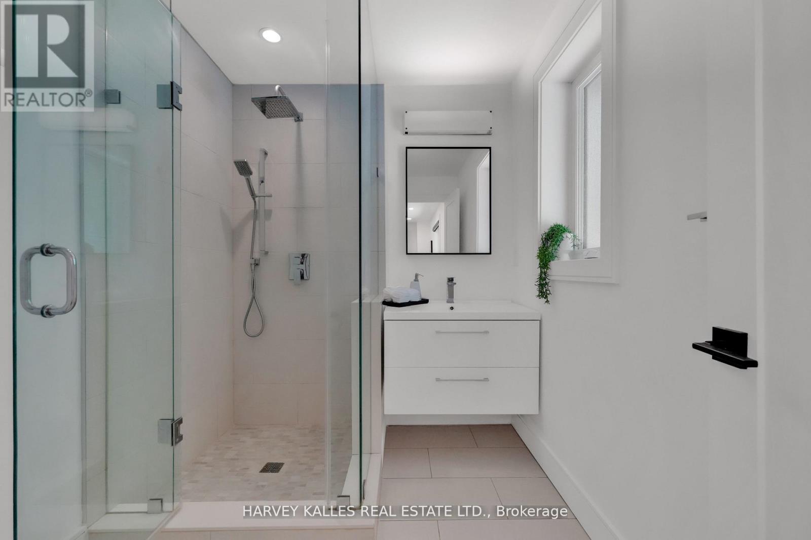 8 Circle Ridge, Toronto, Ontario M6L 2H6 - Photo 18 - W13528012
