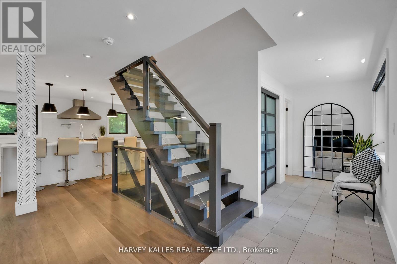 8 Circle Ridge, Toronto, Ontario M6L 2H6 - Photo 19 - W13528012