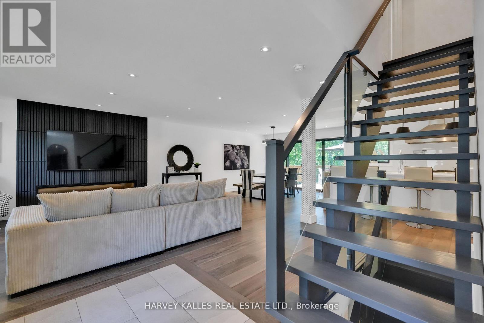 8 Circle Ridge, Toronto, Ontario M6L 2H6 - Photo 20 - W13528012