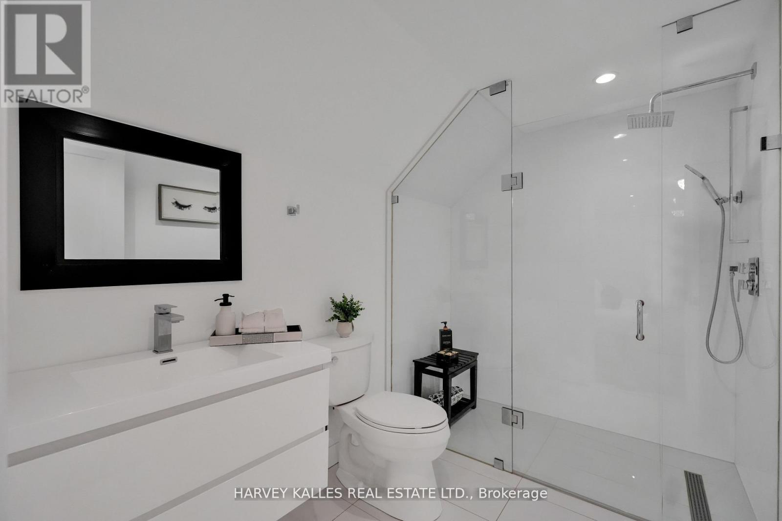 8 Circle Ridge, Toronto, Ontario M6L 2H6 - Photo 30 - W13528012