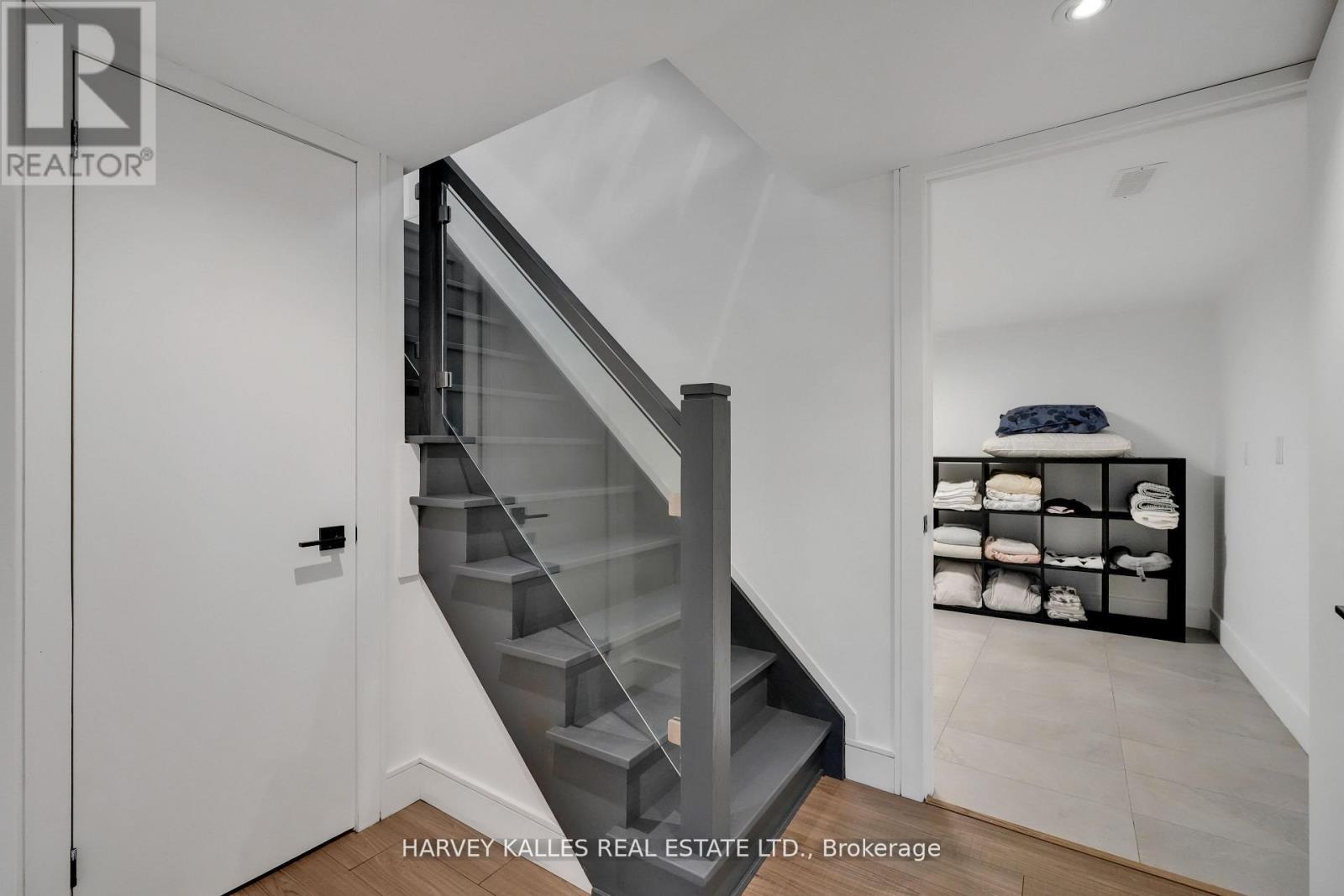 8 Circle Ridge, Toronto, Ontario M6L 2H6 - Photo 32 - W13528012