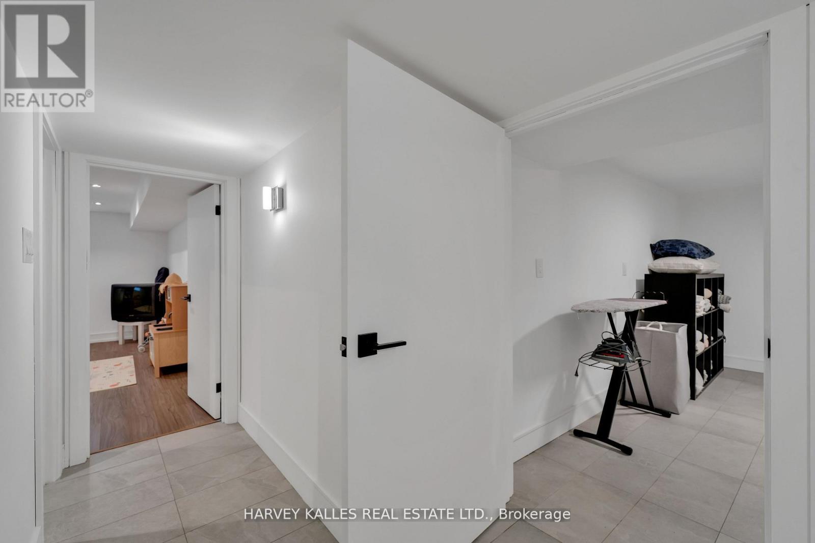 8 Circle Ridge, Toronto, Ontario M6L 2H6 - Photo 38 - W13528012