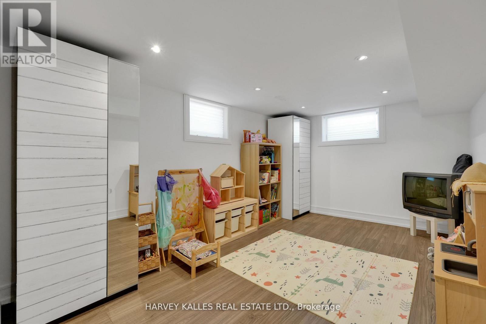 8 Circle Ridge, Toronto, Ontario M6L 2H6 - Photo 39 - W13528012