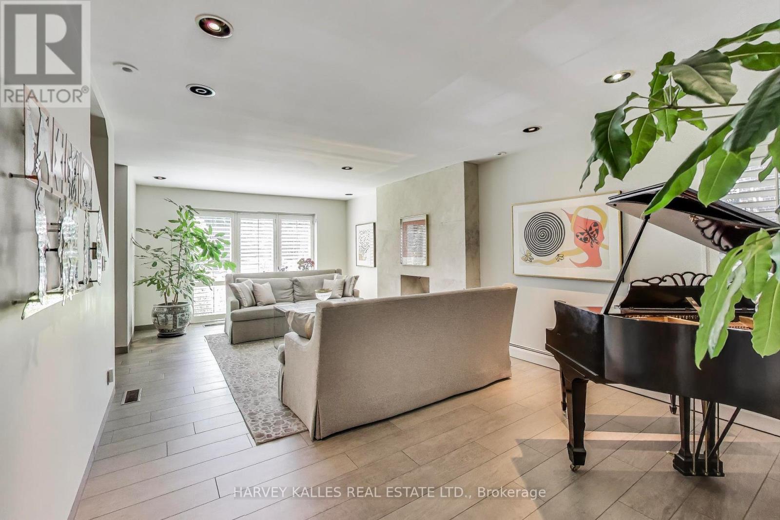 103 Vesta Drive, Toronto, Ontario  M5P 2Z8 - Photo 10 - C13529238