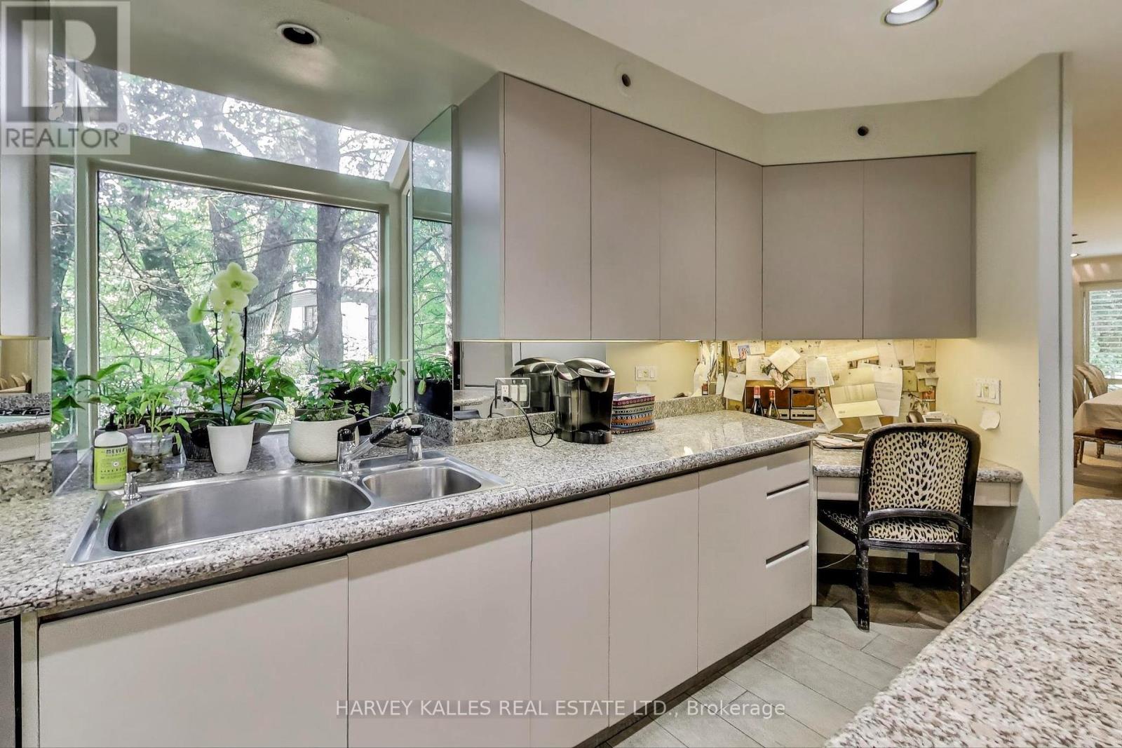 103 Vesta Drive, Toronto, Ontario  M5P 2Z8 - Photo 16 - C13529238