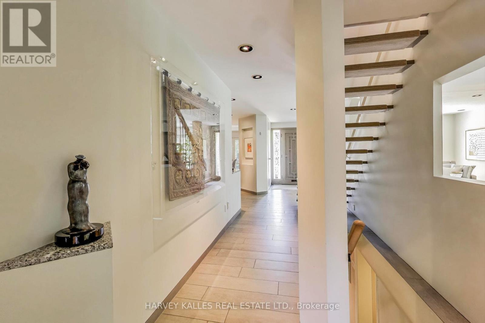 103 Vesta Drive, Toronto, Ontario  M5P 2Z8 - Photo 6 - C13529238