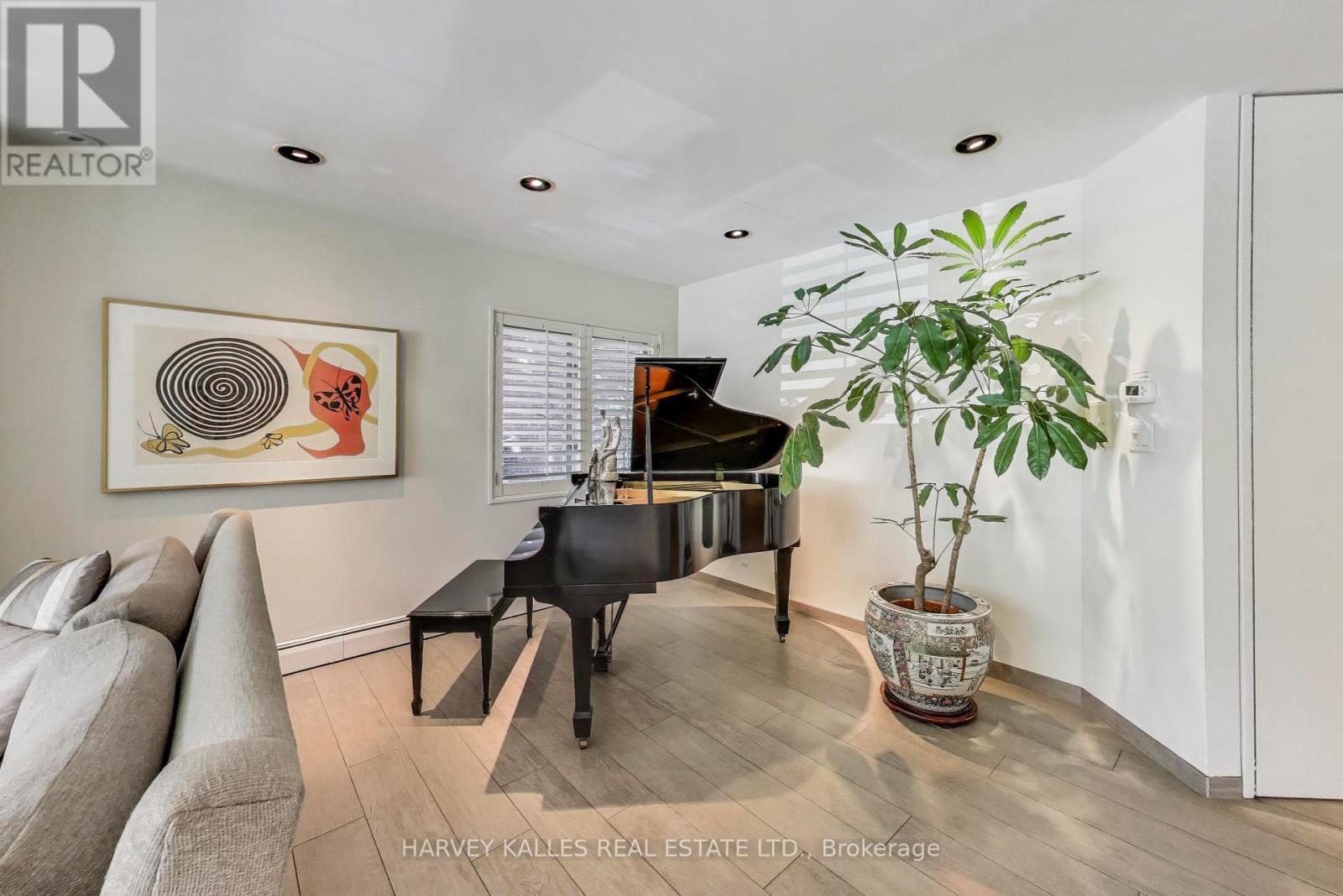 103 Vesta Drive, Toronto, Ontario  M5P 2Z8 - Photo 9 - C13529238