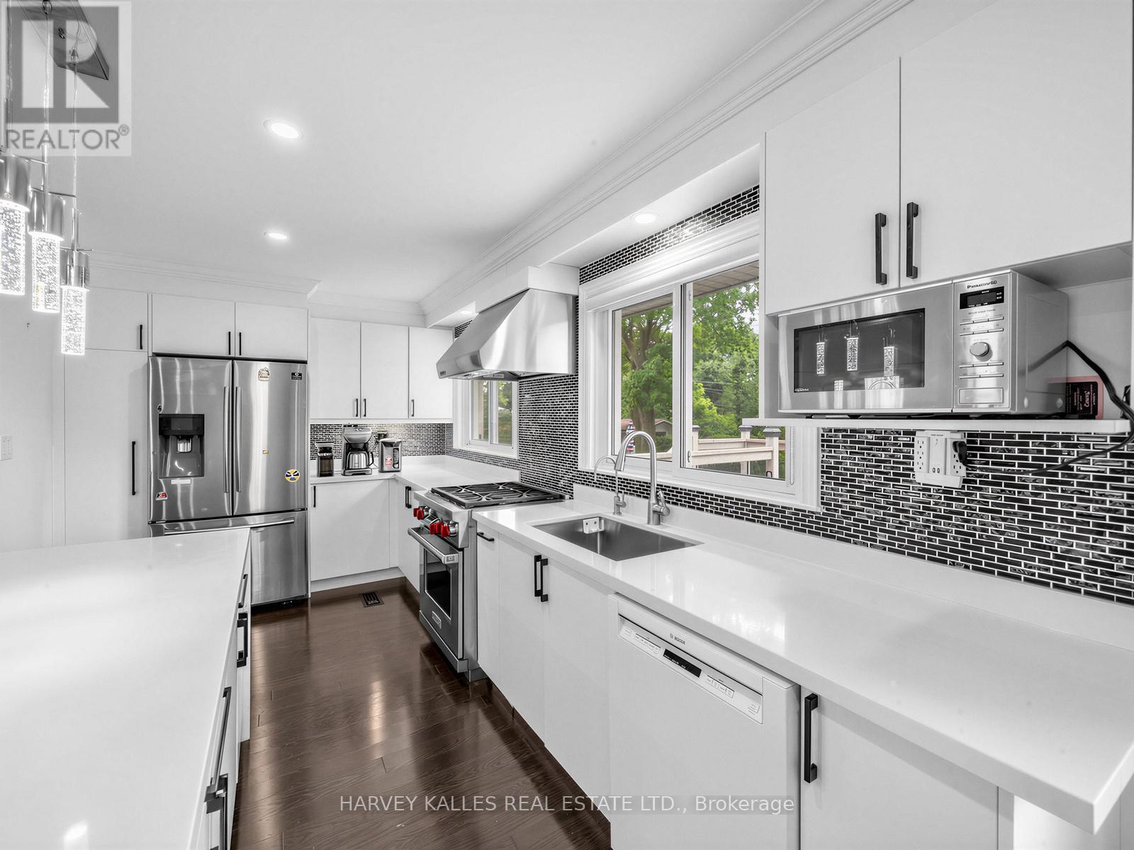 1228 Pallatine Drive, Oakville, Ontario  L6H 1Z2 - Photo 14 - W13532376