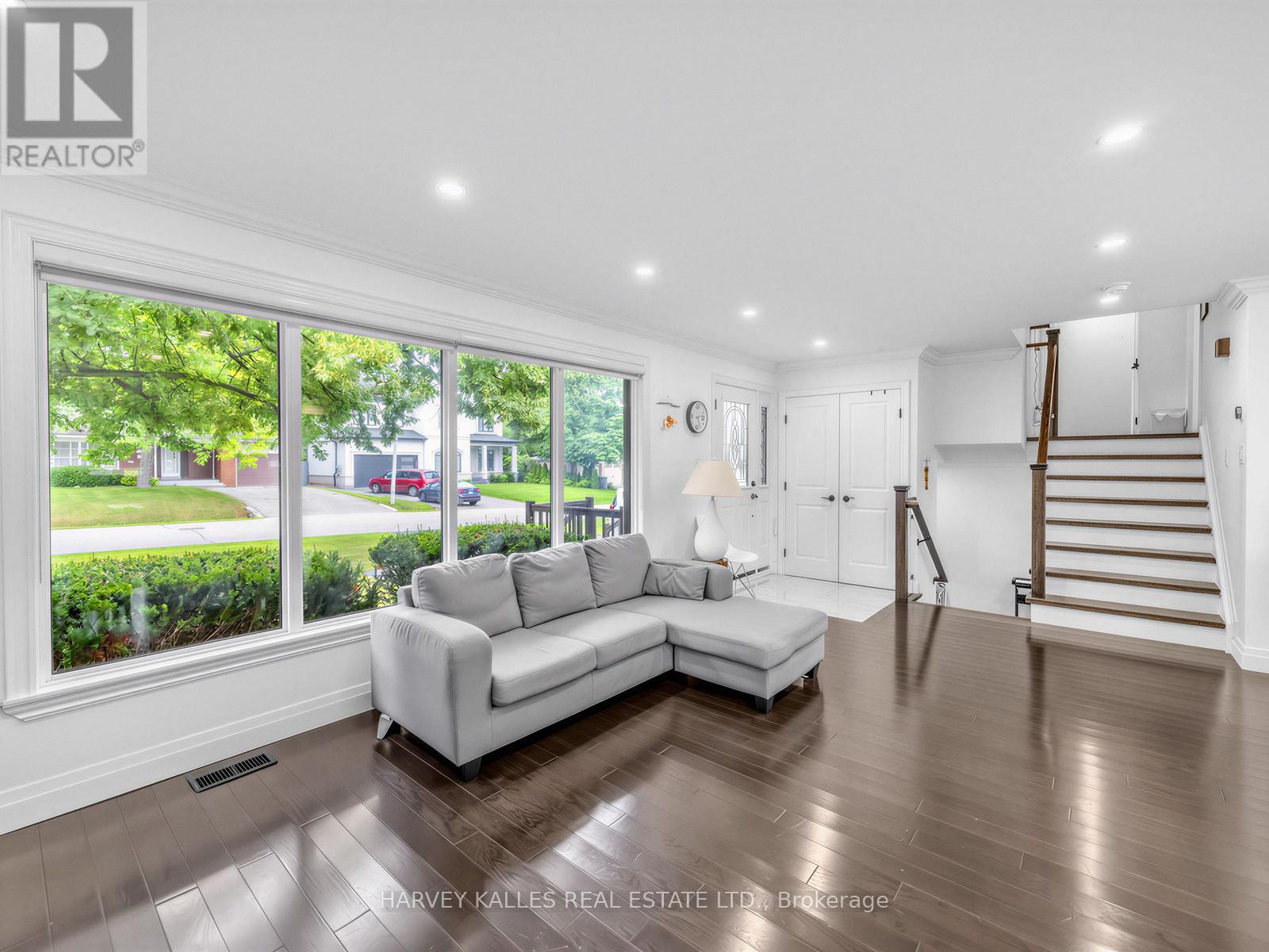 1228 Pallatine Drive, Oakville, Ontario  L6H 1Z2 - Photo 6 - W13532376