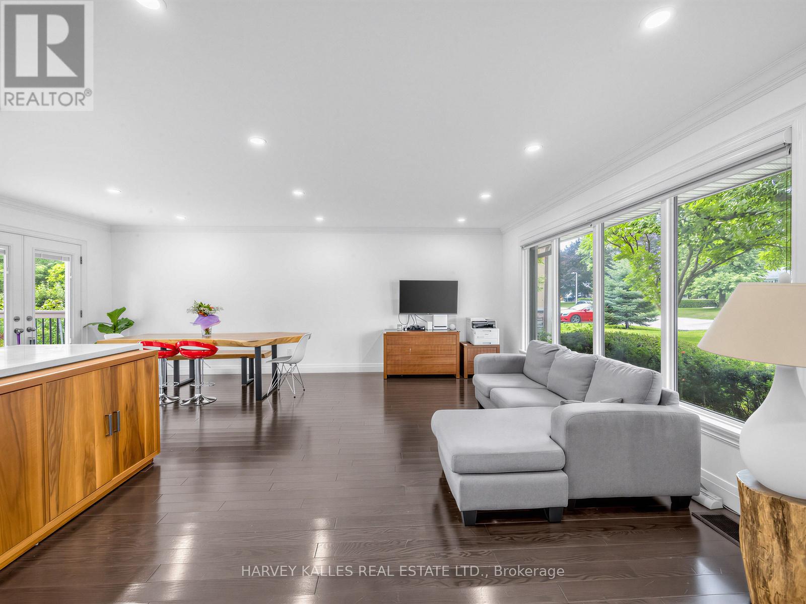 1228 Pallatine Drive, Oakville, Ontario  L6H 1Z2 - Photo 7 - W13532376