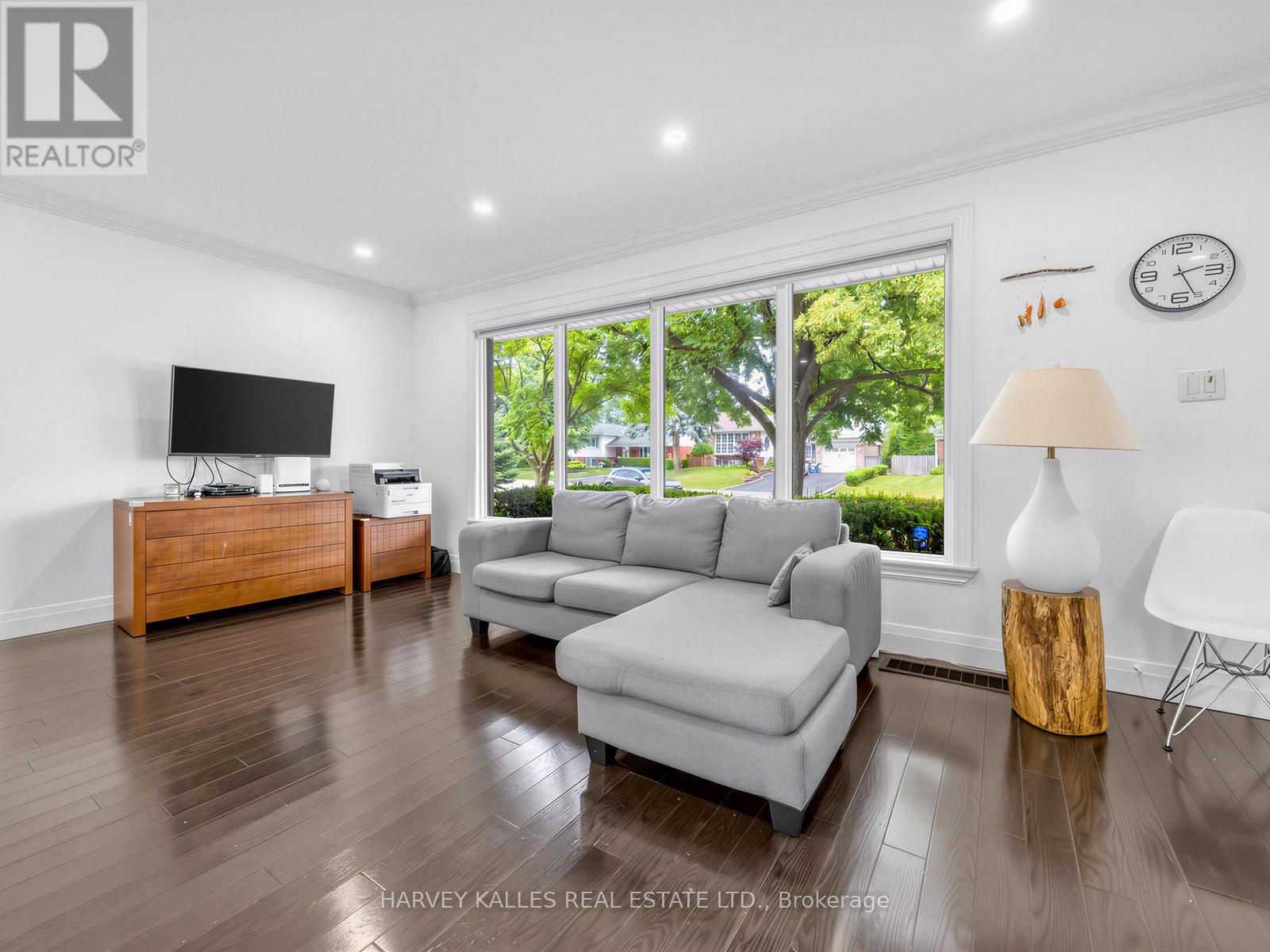 1228 Pallatine Drive, Oakville, Ontario  L6H 1Z2 - Photo 8 - W13532376