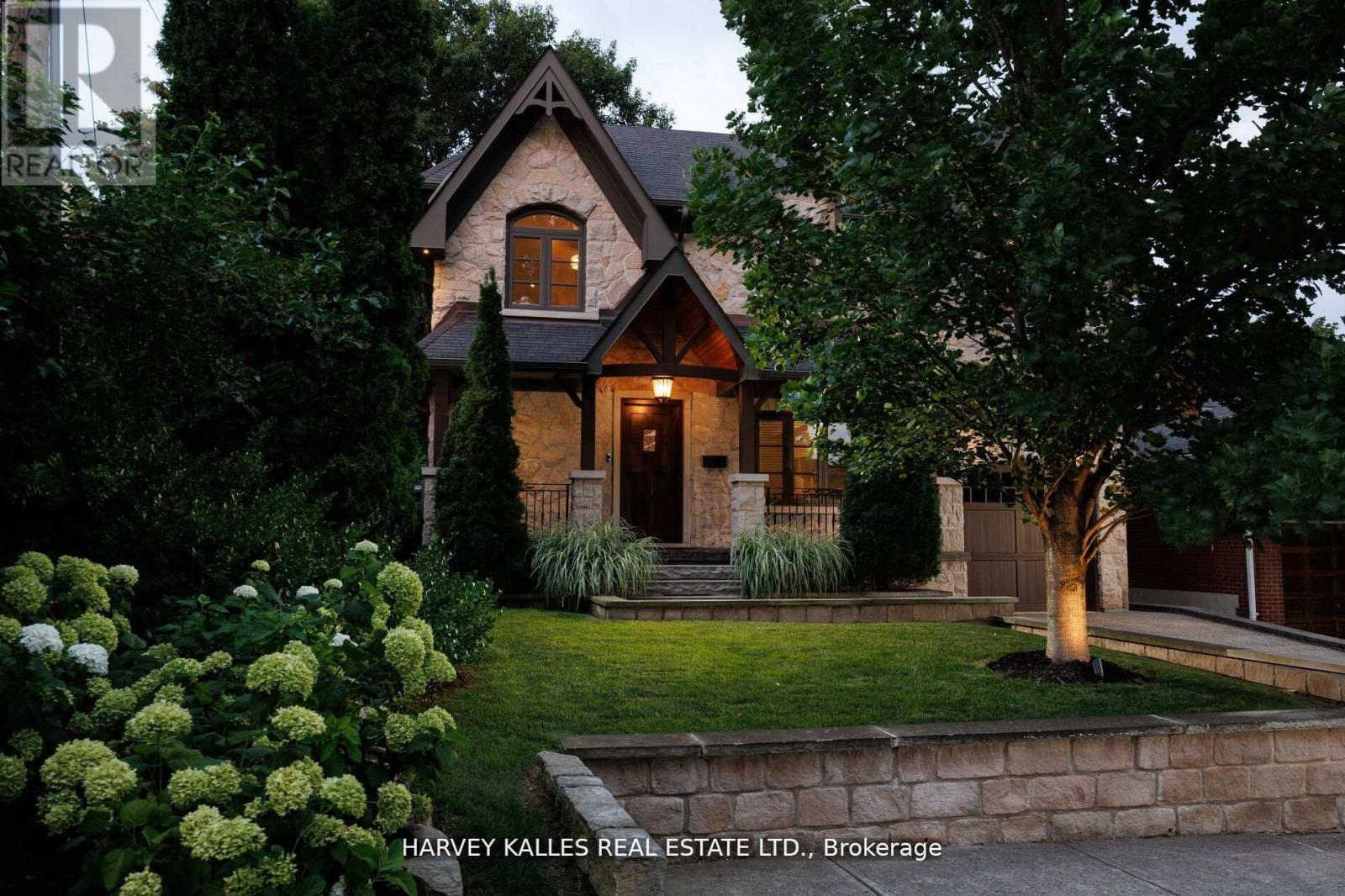 38 Westmount Park Road, Toronto, Ontario  M9P 1R6 - Photo 2 - W13533254