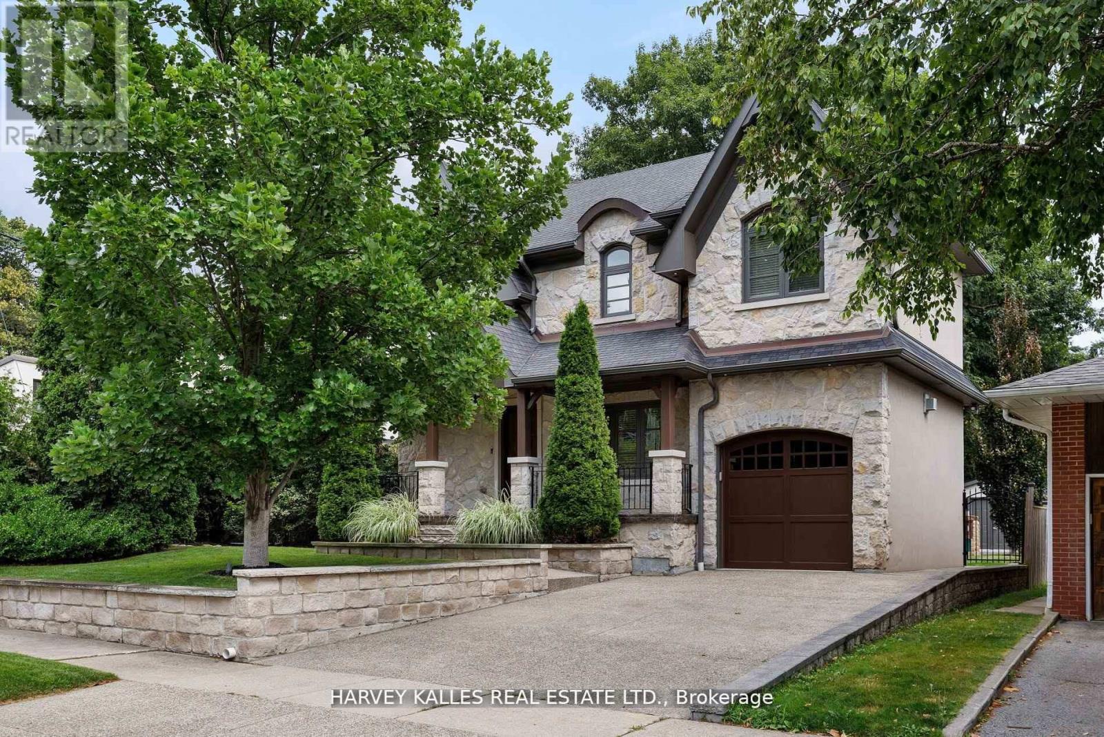 38 Westmount Park Road, Toronto, Ontario  M9P 1R6 - Photo 4 - W13533254