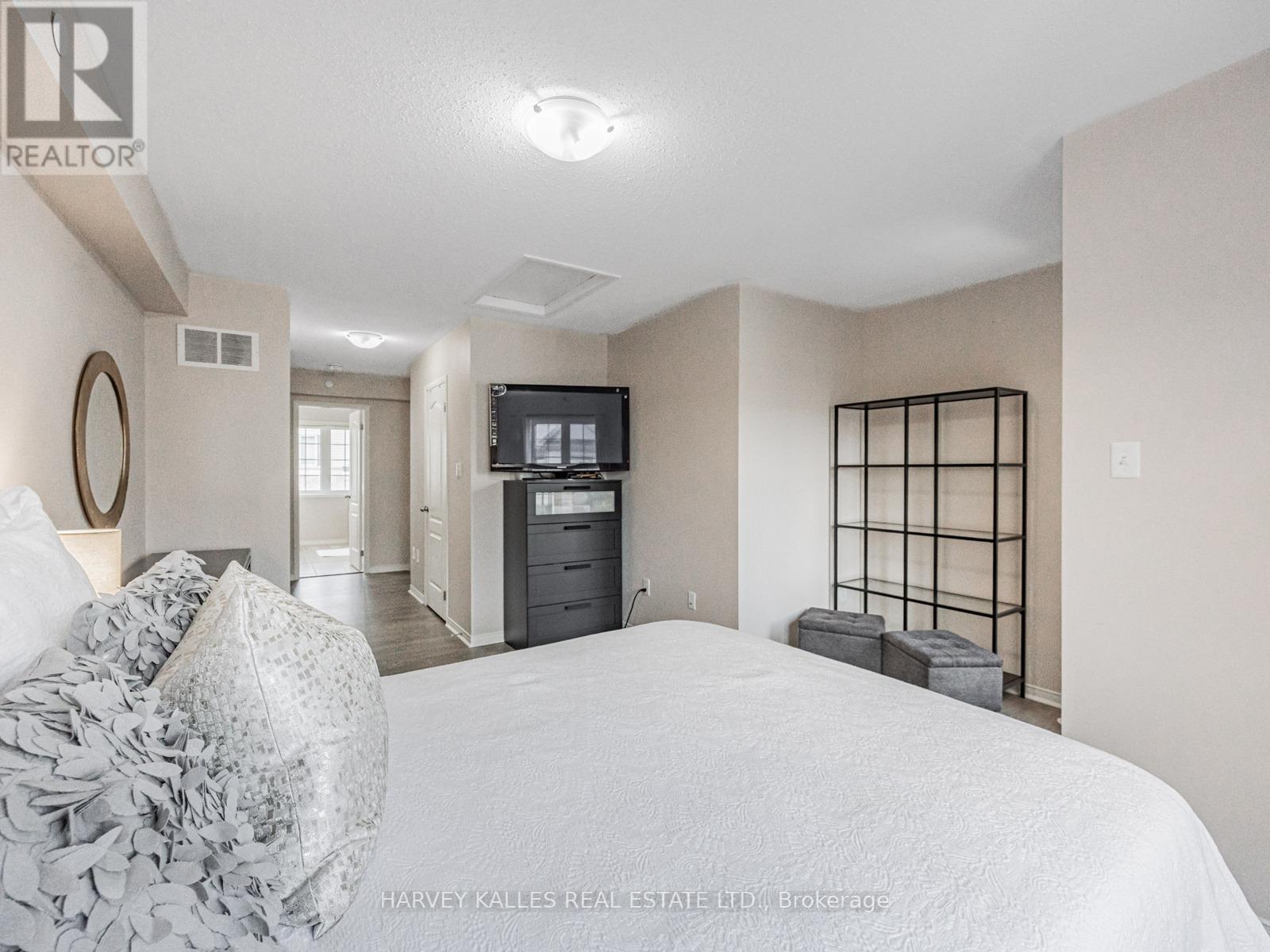 38 Glenstal Path, Oshawa, Ontario L1L 0L2 - Photo 17 - E13535222