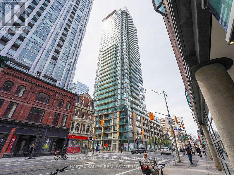 1305 - 18 YORKVILLE AVENUE, Toronto, Ontario