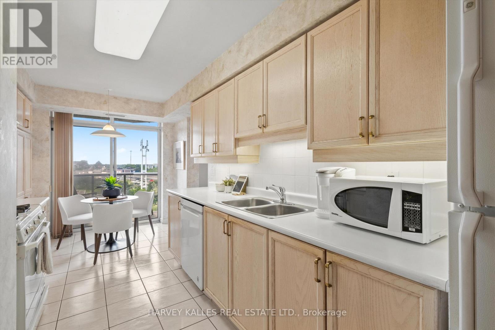 1009 - 265 Ridley Boulevard, Toronto, Ontario M5M 4N8 - Photo 6 - C13539774