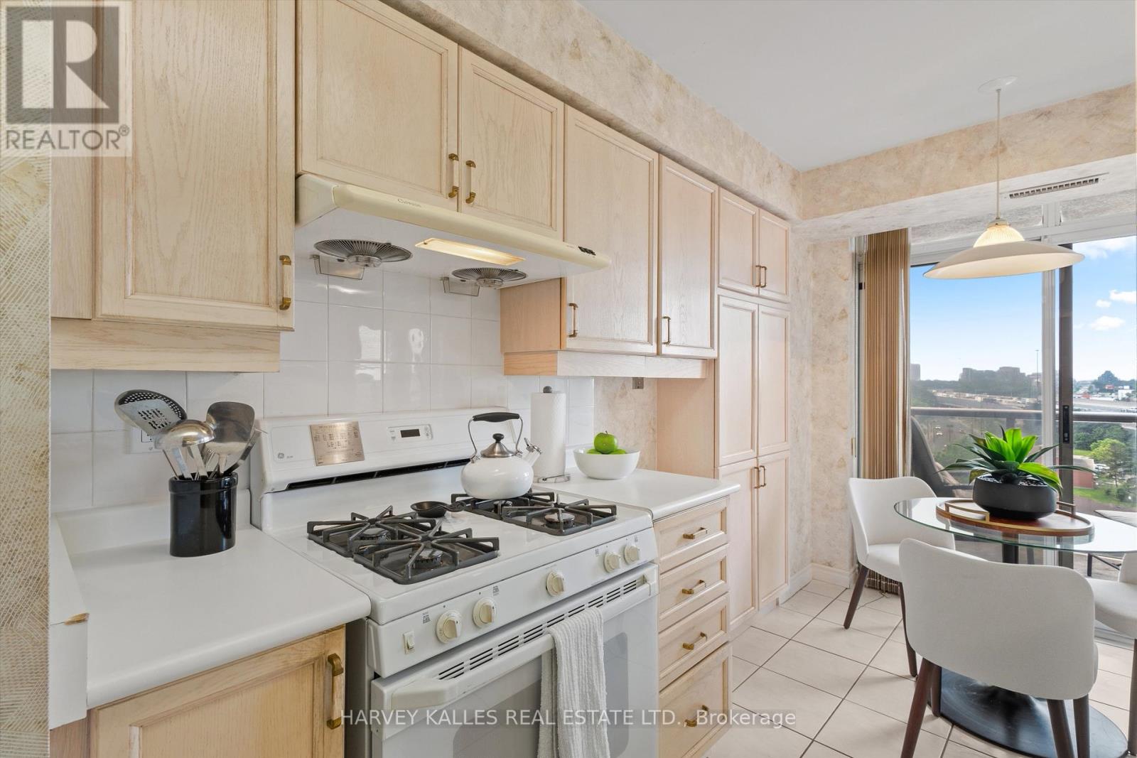 1009 - 265 Ridley Boulevard, Toronto, Ontario M5M 4N8 - Photo 7 - C13539774