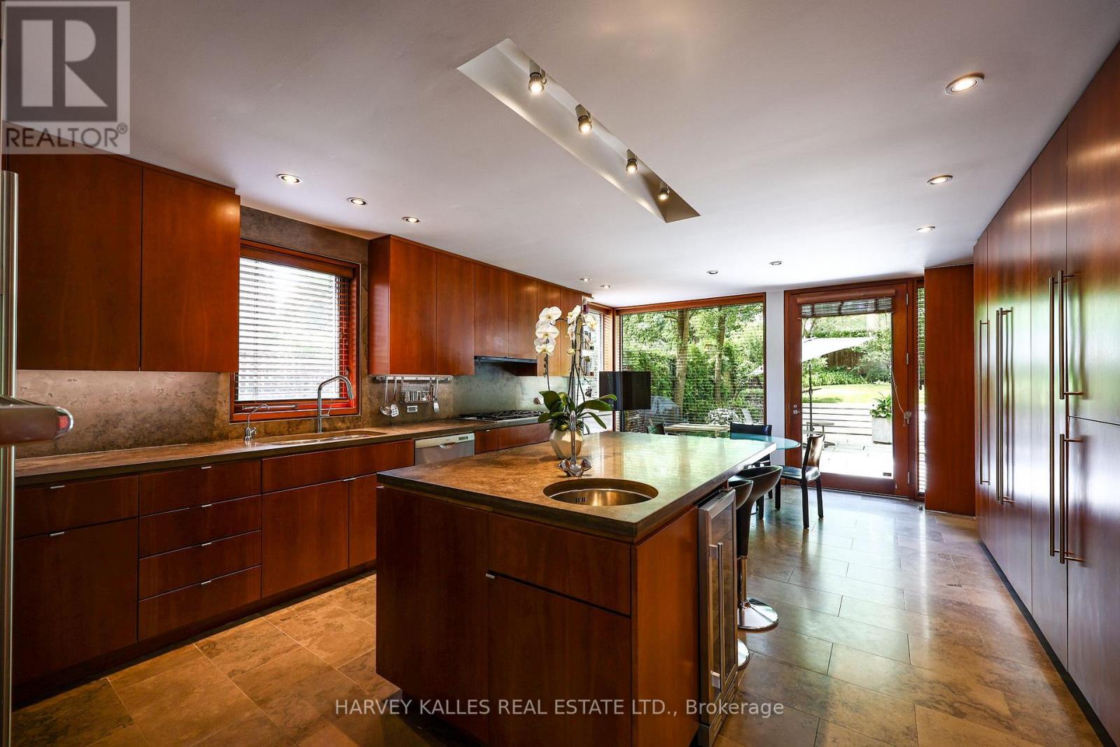36 Millbank Avenue, Toronto, Ontario  M5P 1S5 - Photo 18 - C13544476