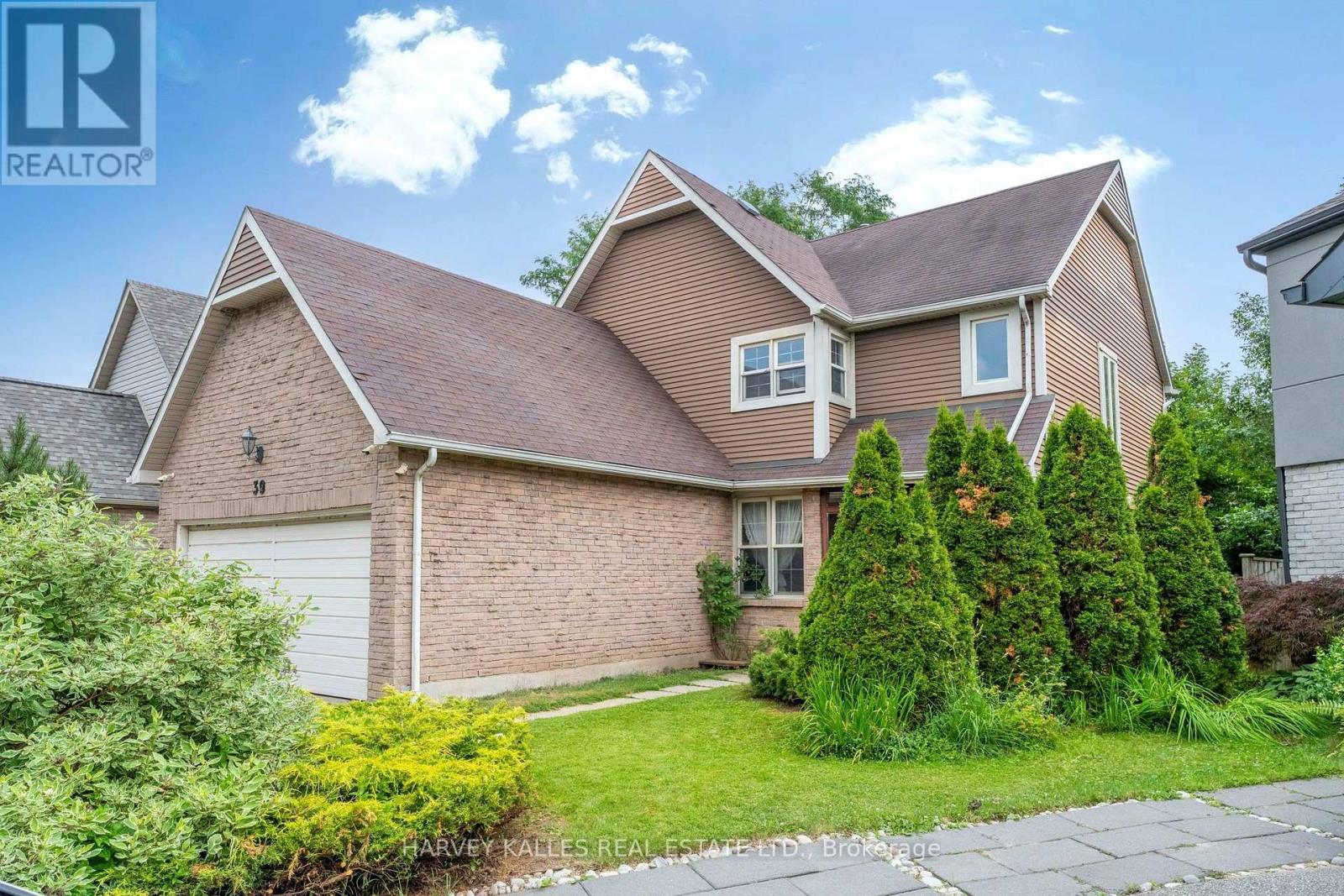 39 NEWINGTON CRESCENT, Toronto, Ontario
