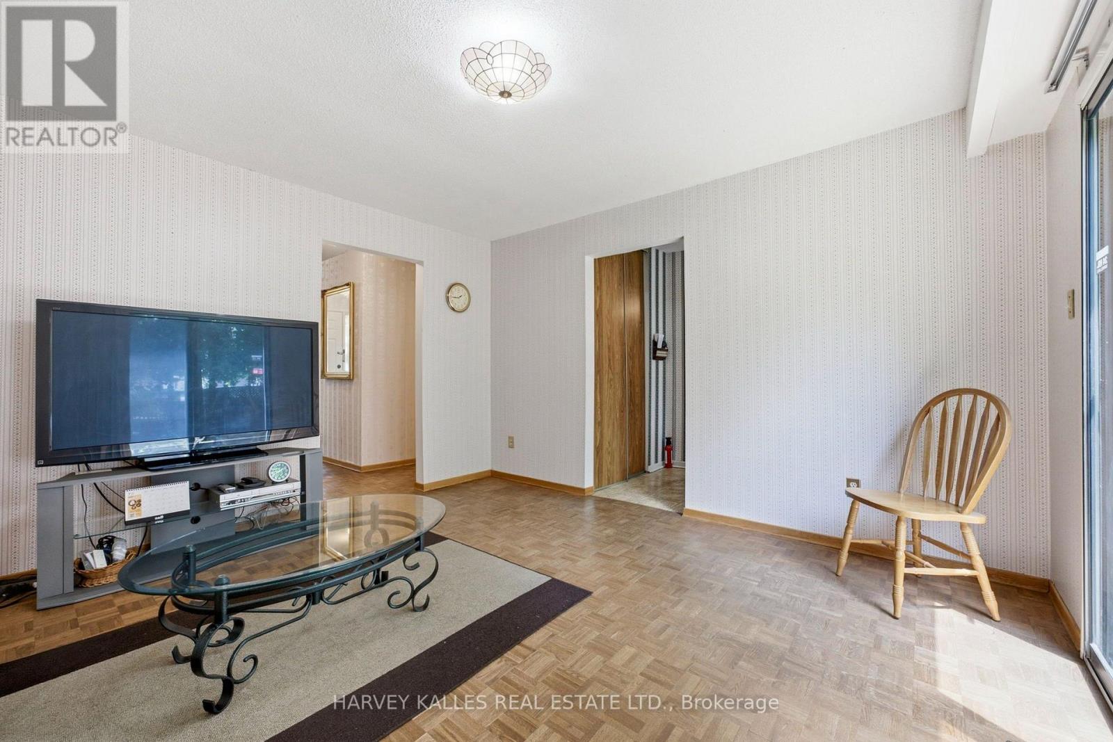 39 Newington Crescent, Toronto, Ontario  M9C 5B7 - Photo 10 - W13546006