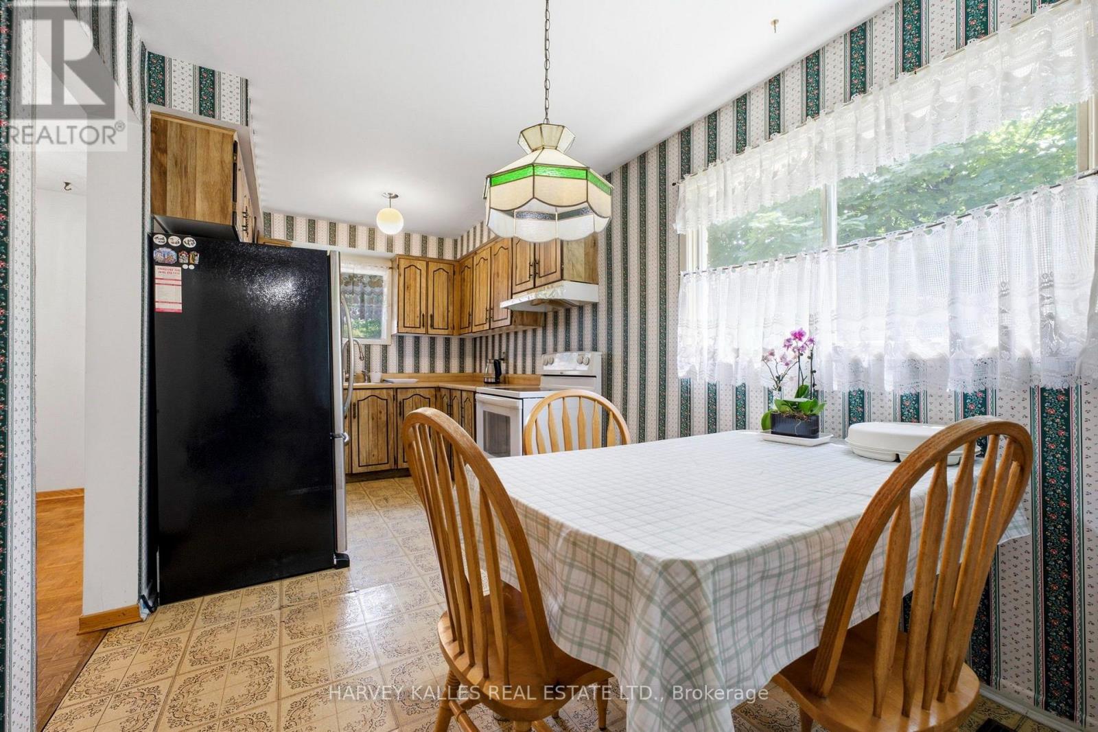 39 Newington Crescent, Toronto, Ontario  M9C 5B7 - Photo 11 - W13546006