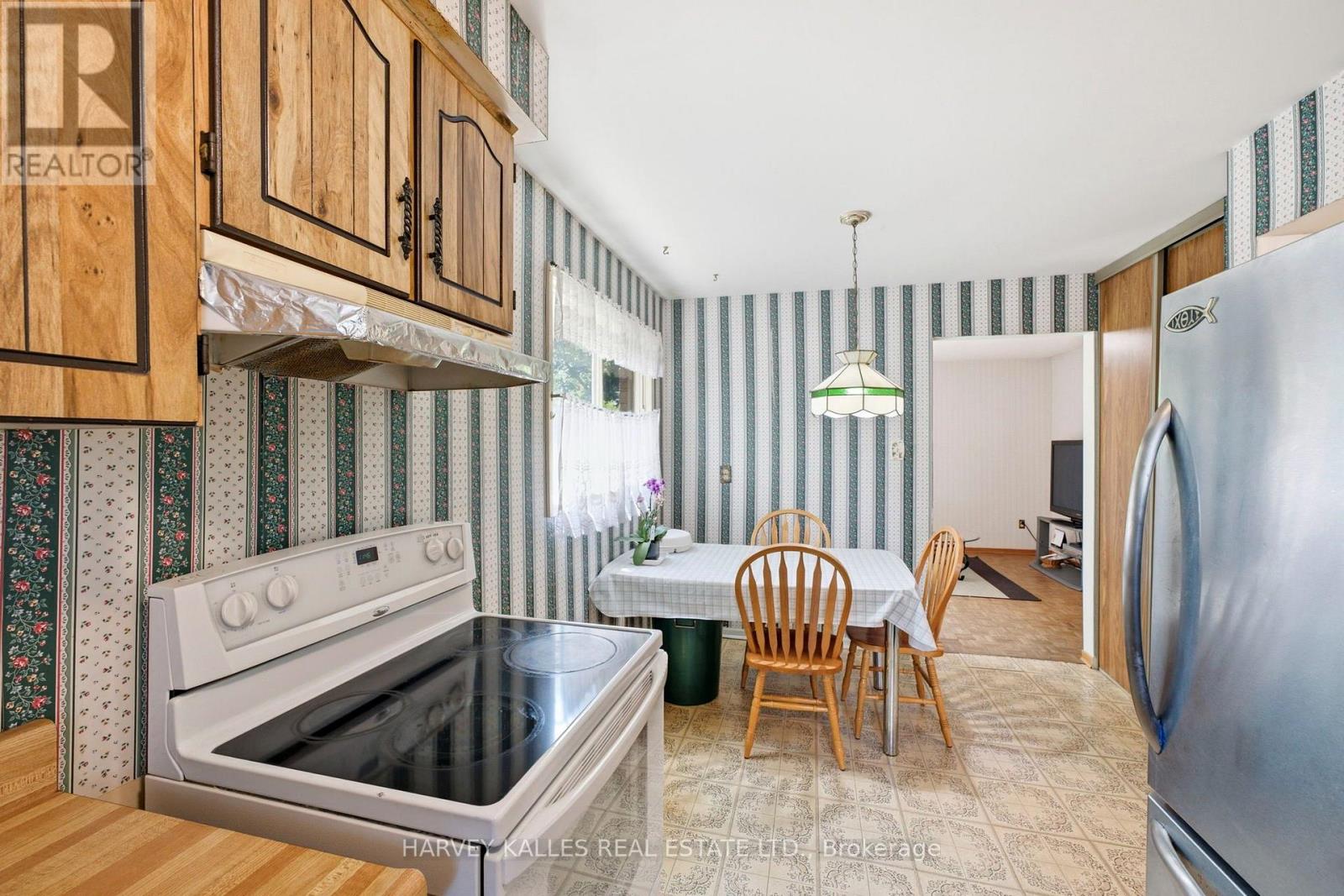39 Newington Crescent, Toronto, Ontario  M9C 5B7 - Photo 13 - W13546006