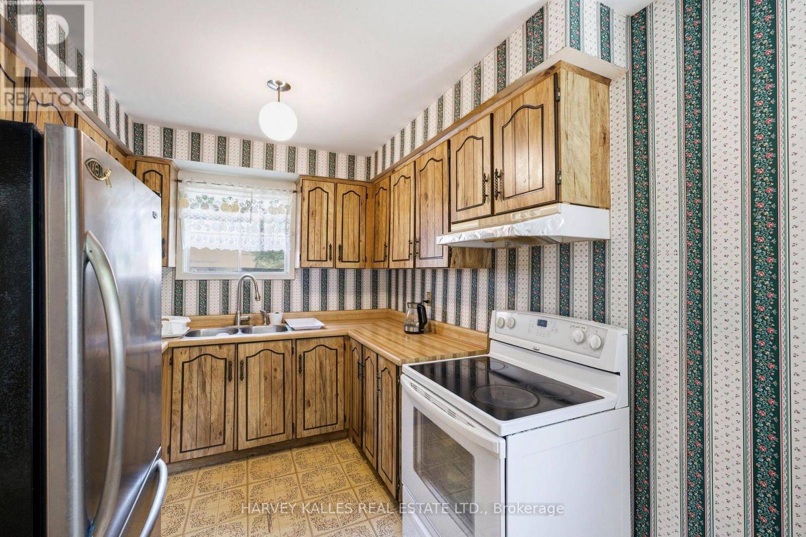 39 Newington Crescent, Toronto, Ontario  M9C 5B7 - Photo 14 - W13546006