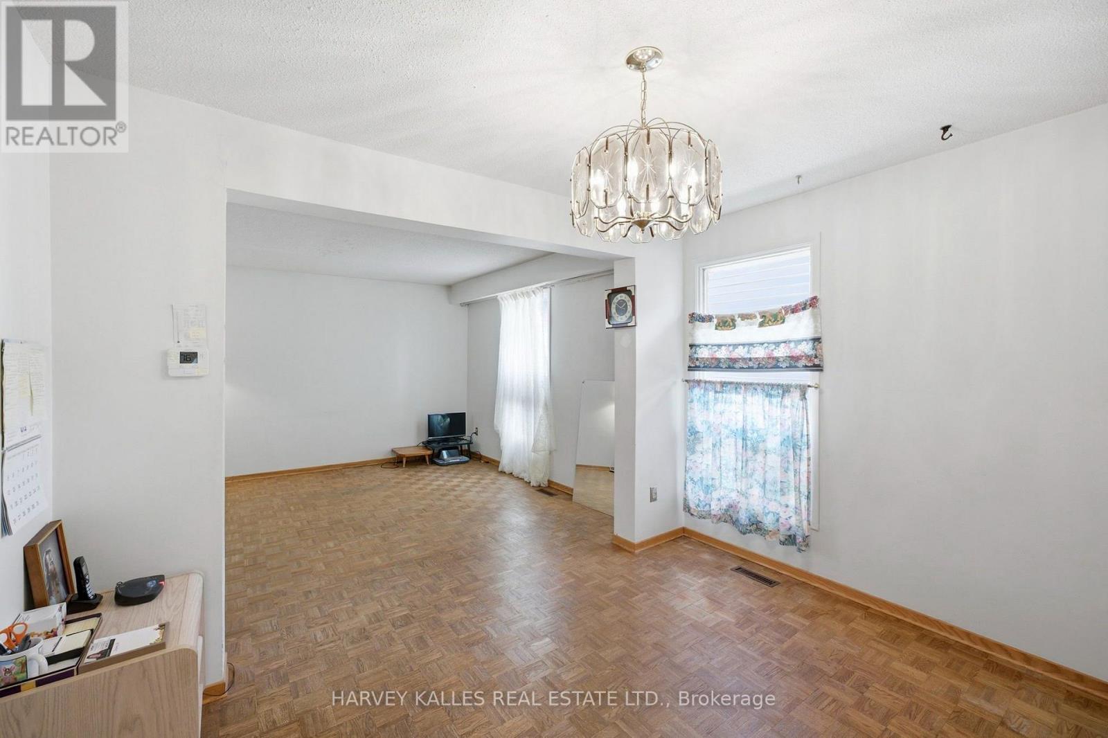 39 Newington Crescent, Toronto, Ontario  M9C 5B7 - Photo 15 - W13546006