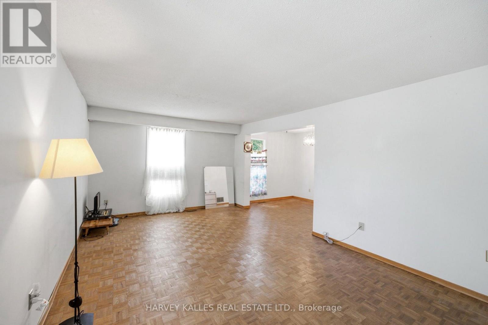 39 Newington Crescent, Toronto, Ontario  M9C 5B7 - Photo 17 - W13546006