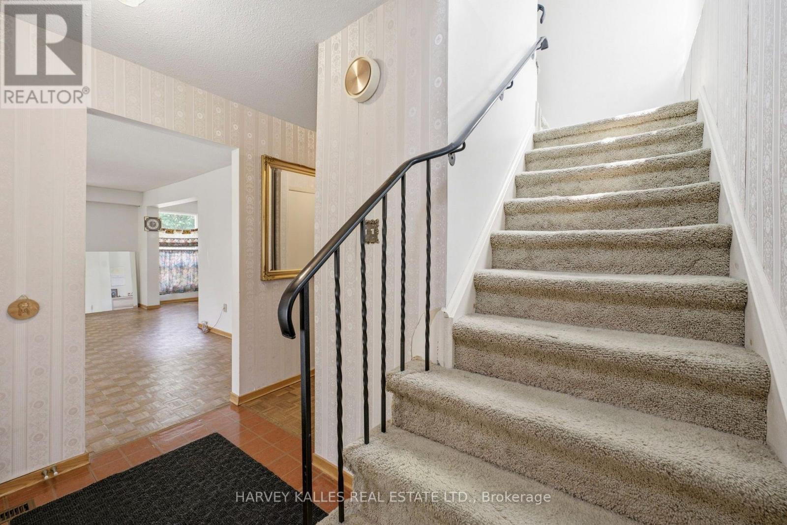 39 Newington Crescent, Toronto, Ontario  M9C 5B7 - Photo 19 - W13546006
