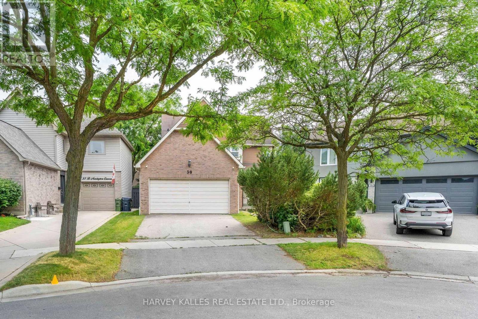 39 Newington Crescent, Toronto, Ontario  M9C 5B7 - Photo 2 - W13546006
