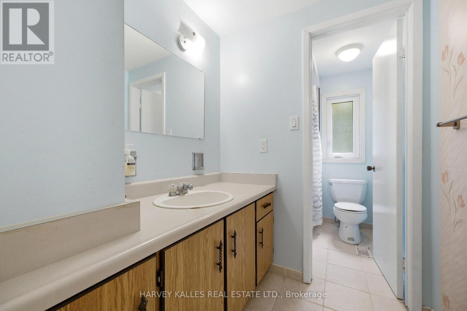 39 Newington Crescent, Toronto, Ontario  M9C 5B7 - Photo 24 - W13546006