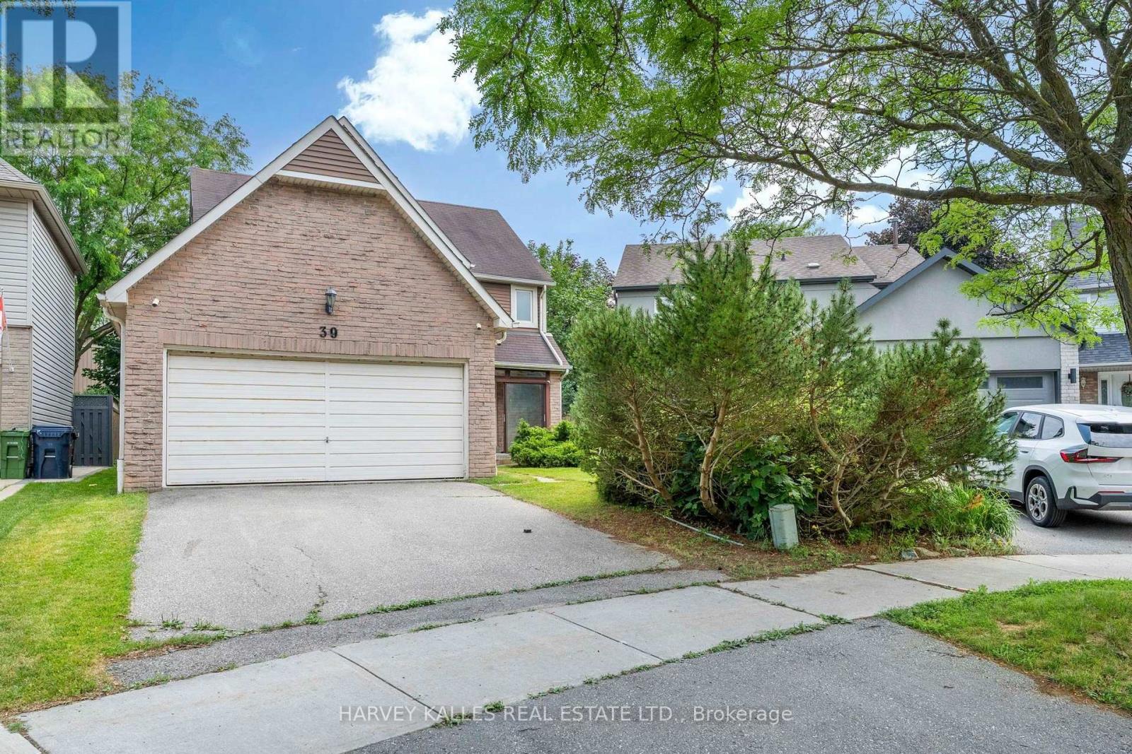 39 Newington Crescent, Toronto, Ontario  M9C 5B7 - Photo 3 - W13546006