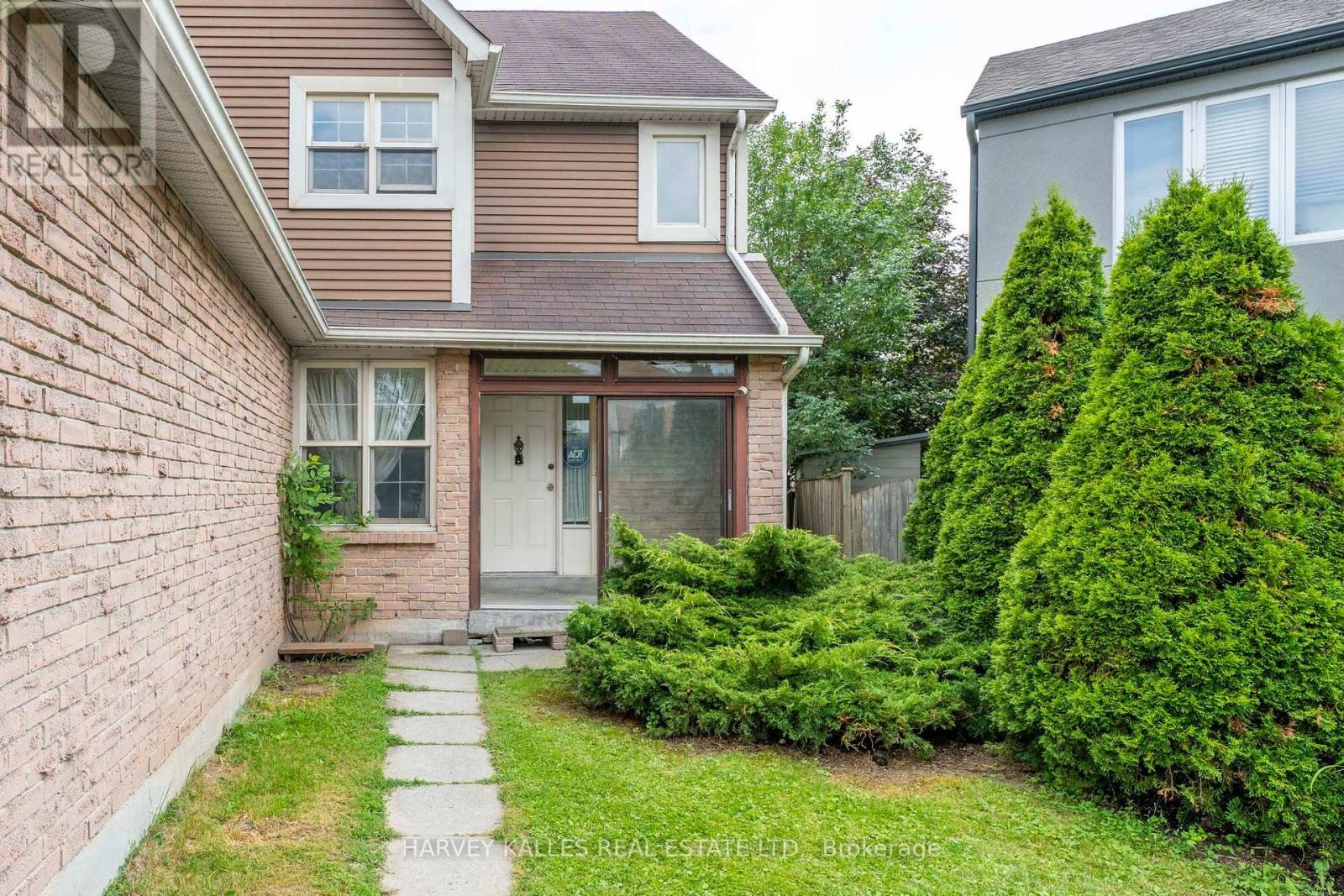 39 Newington Crescent, Toronto, Ontario  M9C 5B7 - Photo 4 - W13546006