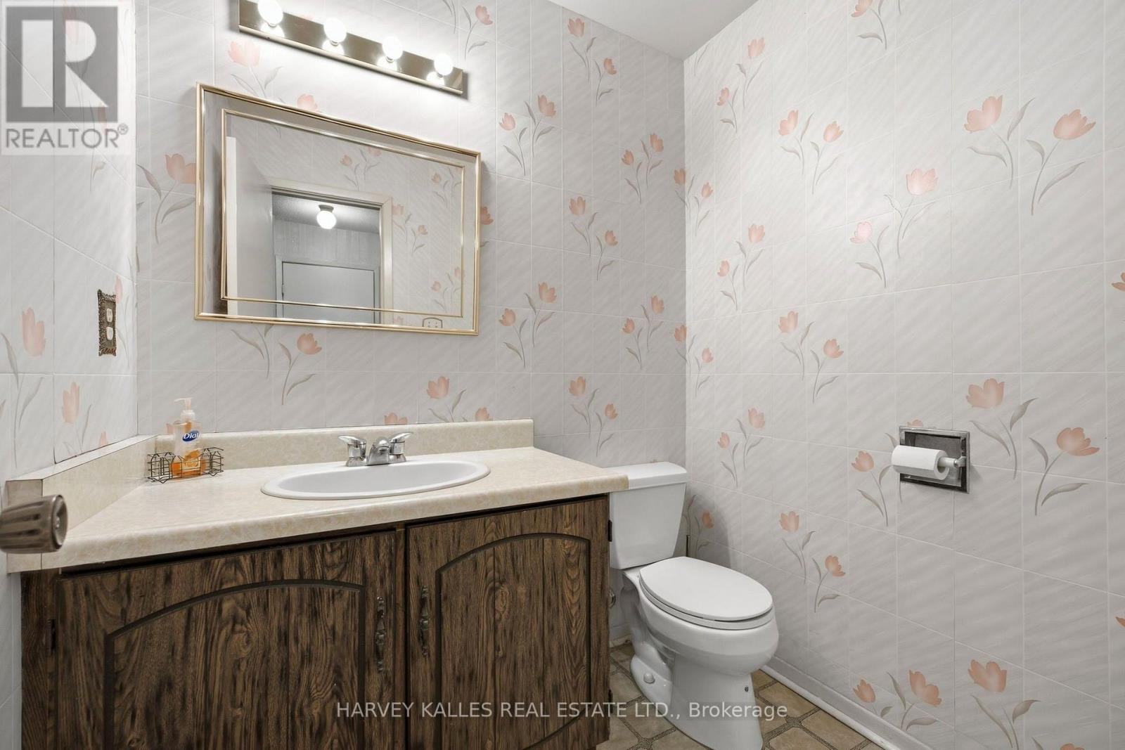 39 Newington Crescent, Toronto, Ontario  M9C 5B7 - Photo 7 - W13546006