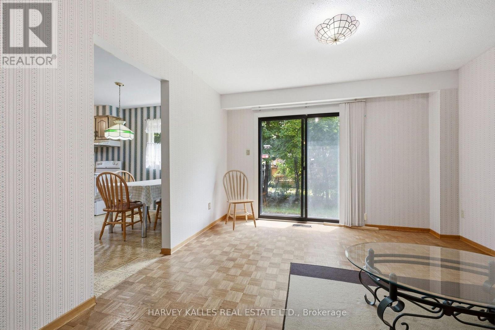 39 Newington Crescent, Toronto, Ontario  M9C 5B7 - Photo 8 - W13546006