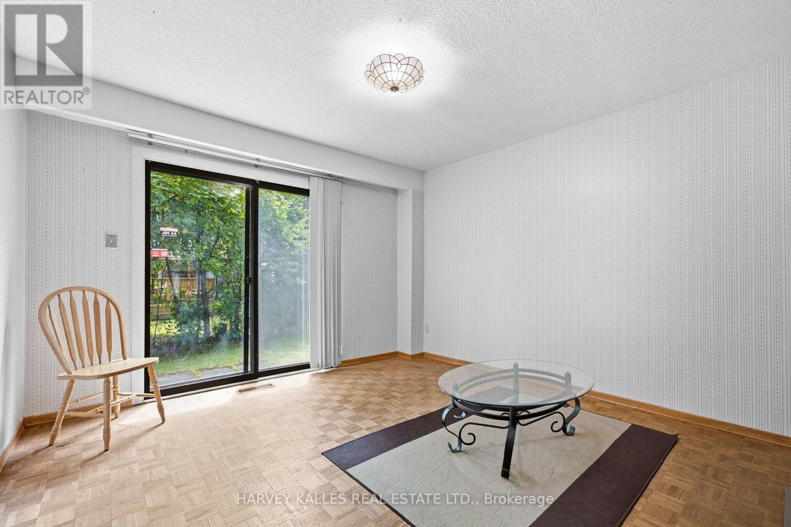 39 Newington Crescent, Toronto, Ontario  M9C 5B7 - Photo 9 - W13546006