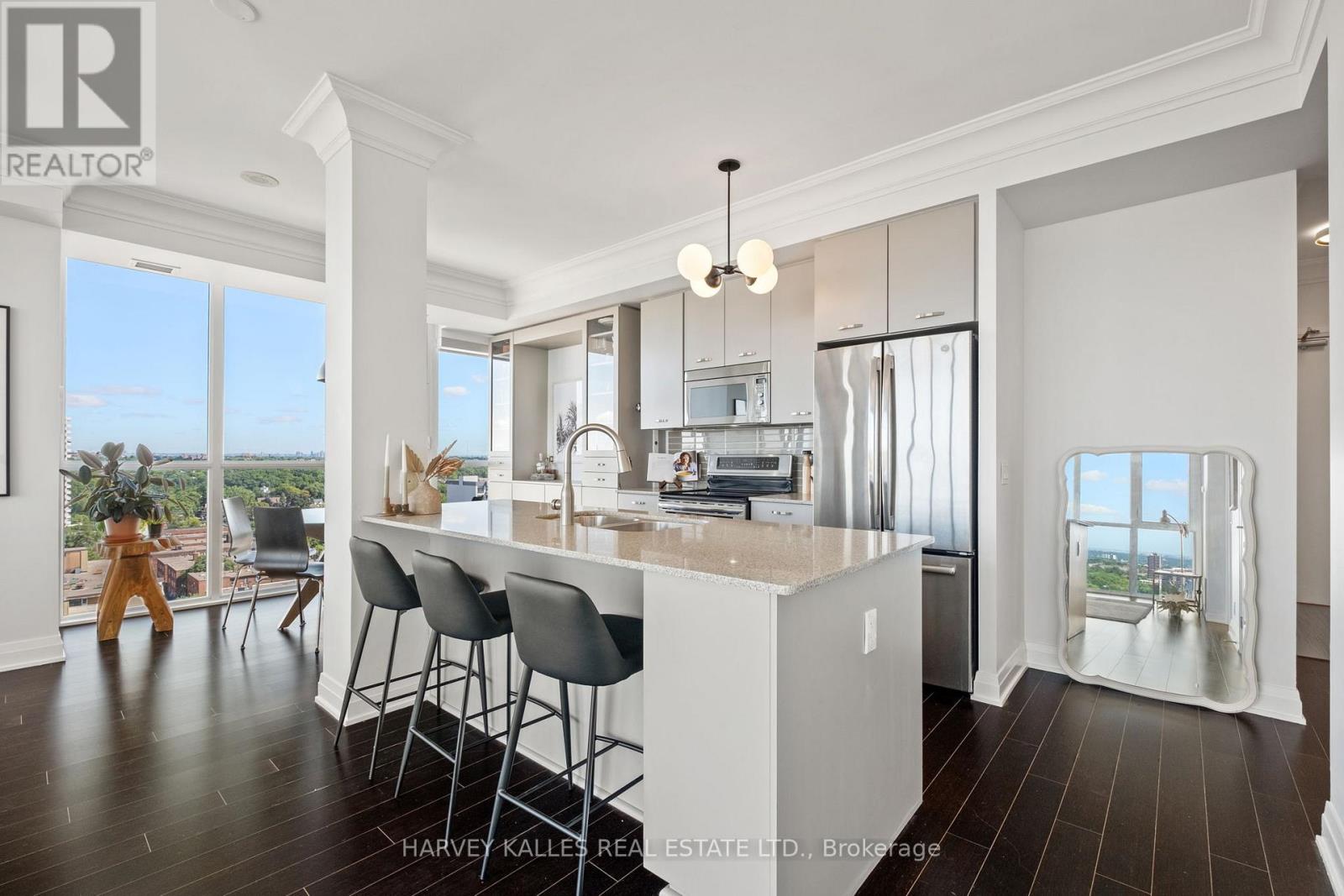 1602 - 530 St Clair Avenue W, Toronto, Ontario  M6C 0A2 - Photo 5 - C13546196