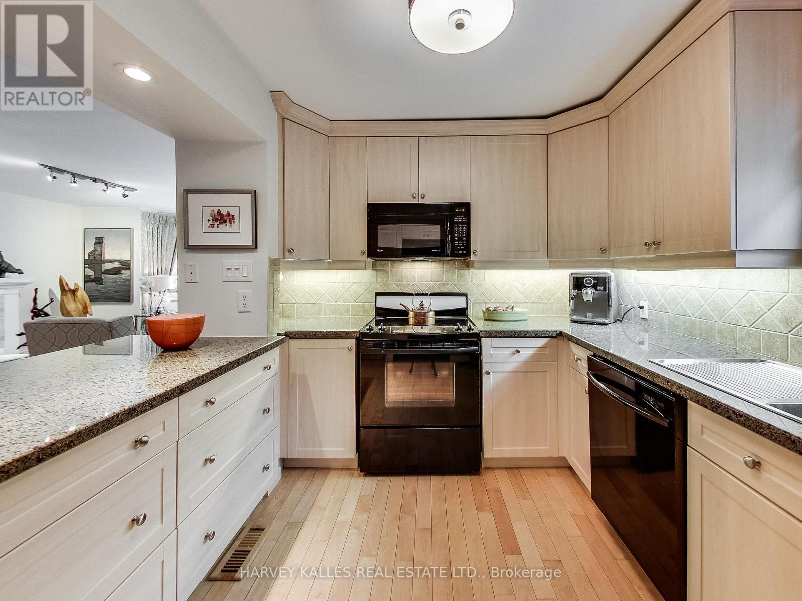 Main - 9 Highbourne Road, Toronto, Ontario M5P 2J1 - Photo 17 - C13547550