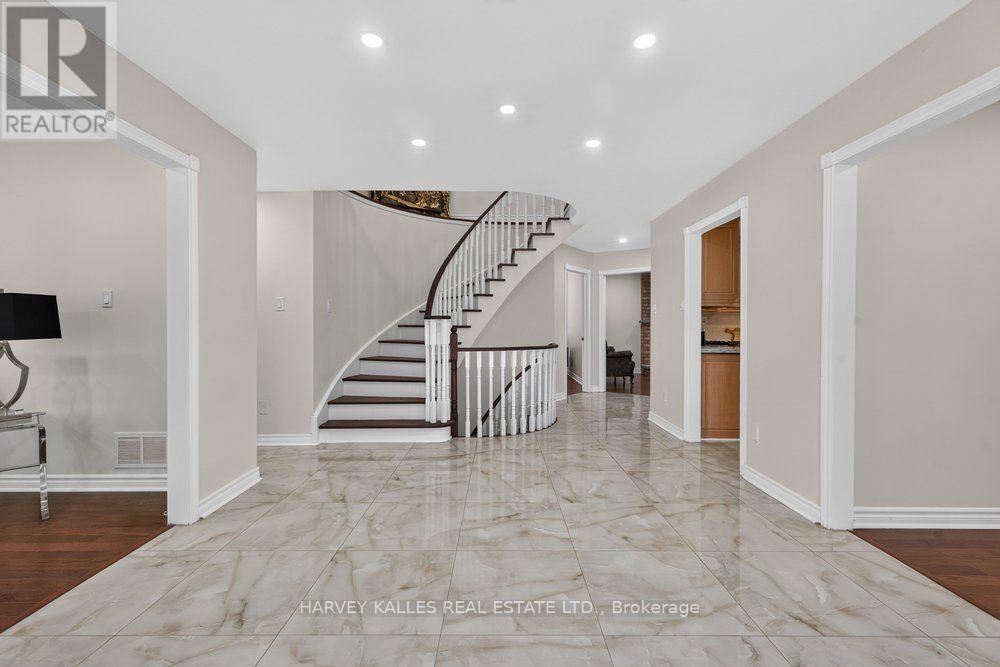 898 Stonehaven Avenue, Newmarket, Ontario L3X 1K7 - Photo 5 - N13548842