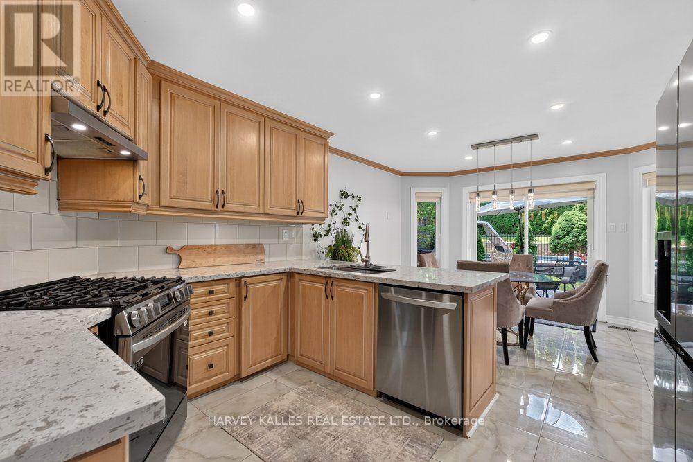 898 Stonehaven Avenue, Newmarket, Ontario L3X 1K7 - Photo 9 - N13548842